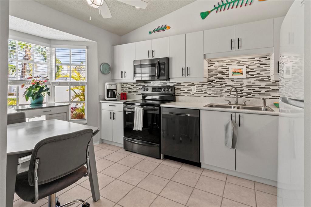 For Sale: $444,500 (2 beds, 2 baths, 1334 Square Feet)