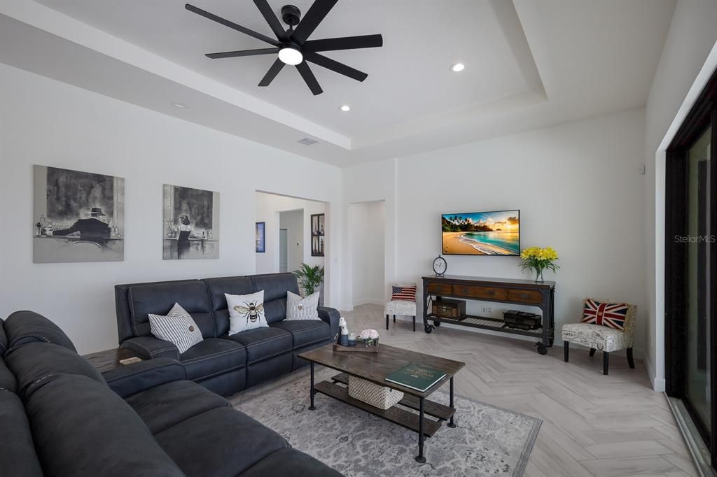 Active With Contract: $810,000 (4 beds, 3 baths, 2712 Square Feet)