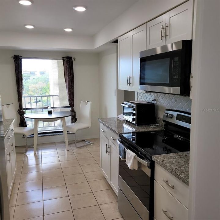 For Sale: $285,000 (2 beds, 2 baths, 1070 Square Feet)