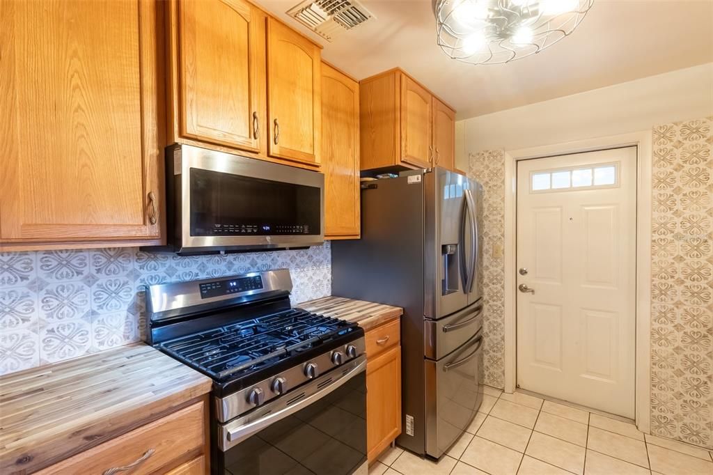 For Sale: $349,900 (2 beds, 1 baths, 1314 Square Feet)