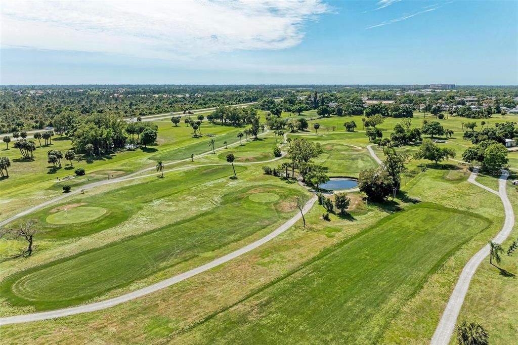 Golf course within walking distance