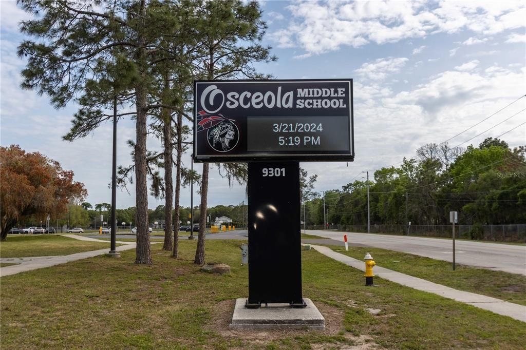Osceola Middle School in walking distance