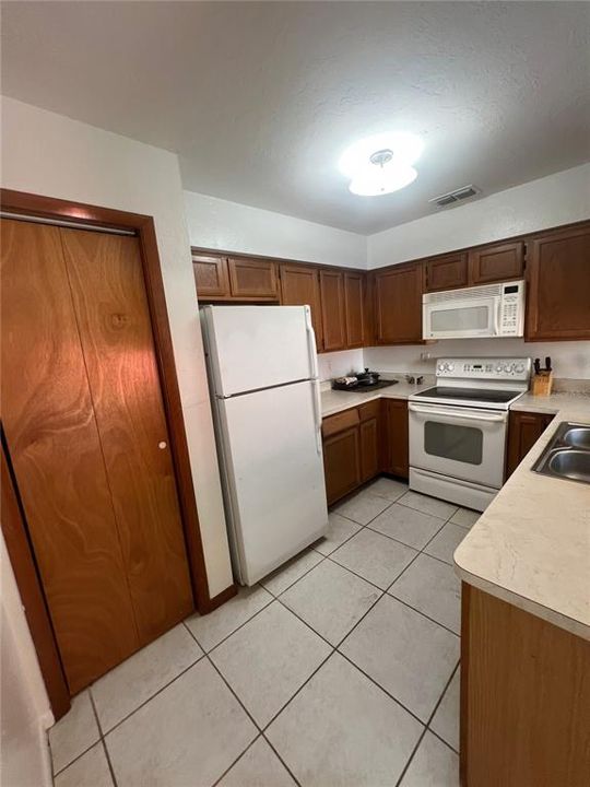 For Sale: $134,999 (2 beds, 2 baths, 1243 Square Feet)