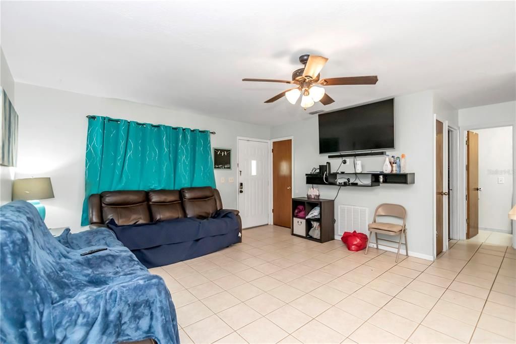 Active With Contract: $245,000 (3 beds, 2 baths, 1296 Square Feet)