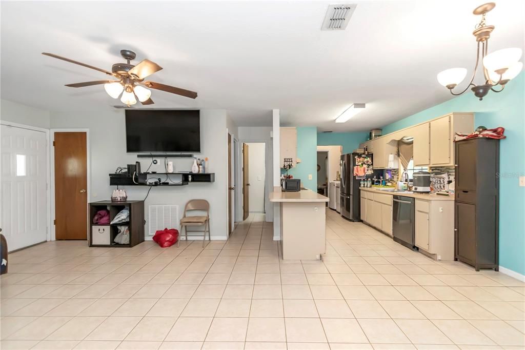 Active With Contract: $245,000 (3 beds, 2 baths, 1296 Square Feet)