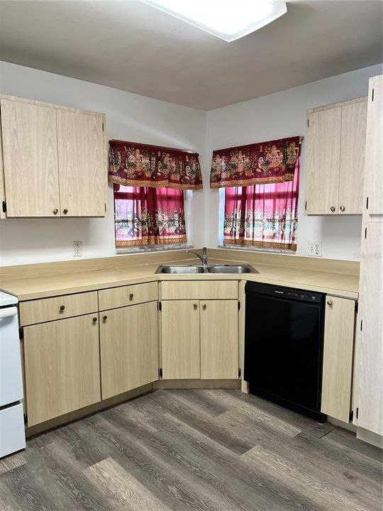 For Rent: $1,950 (3 beds, 2 baths, 1075 Square Feet)