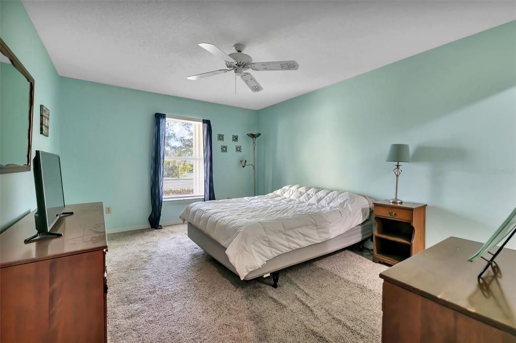 For Sale: $309,900 (2 beds, 2 baths, 2336 Square Feet)