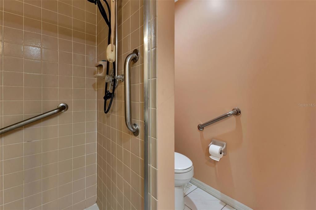 For Sale: $294,900 (2 beds, 2 baths, 2336 Square Feet)