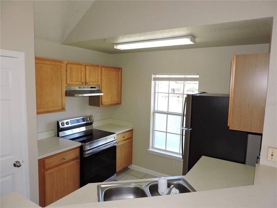 For Sale: $250,000 (2 beds, 2 baths, 1060 Square Feet)