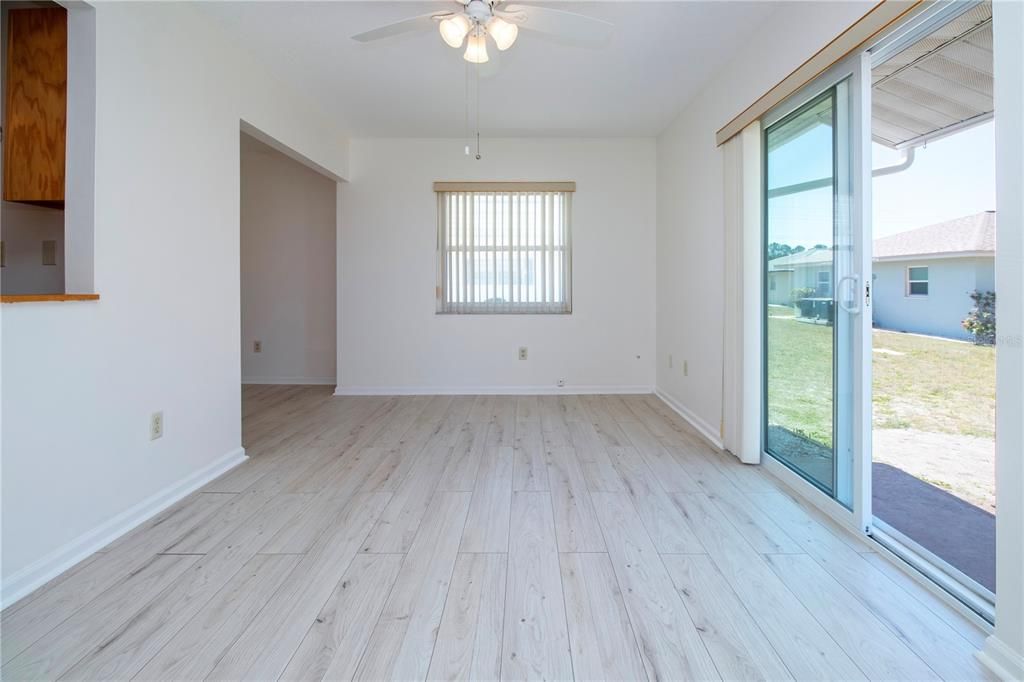Recently Sold: $229,000 (2 beds, 2 baths, 1141 Square Feet)