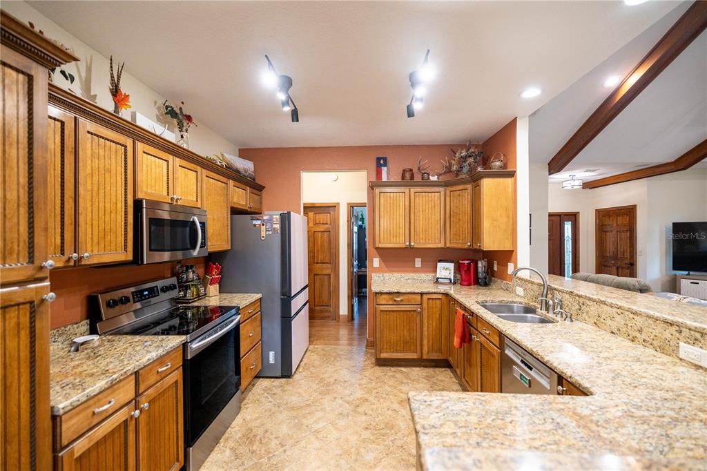 For Sale: $409,900 (3 beds, 2 baths, 1888 Square Feet)