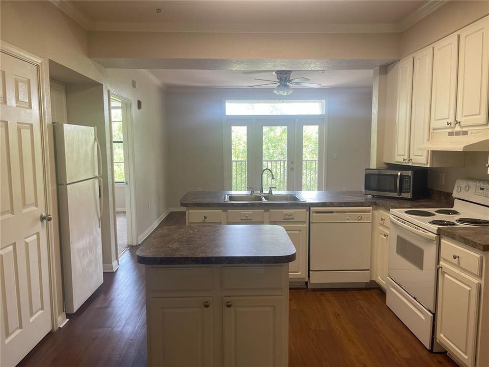 Recently Sold: $260,000 (2 beds, 2 baths, 1147 Square Feet)