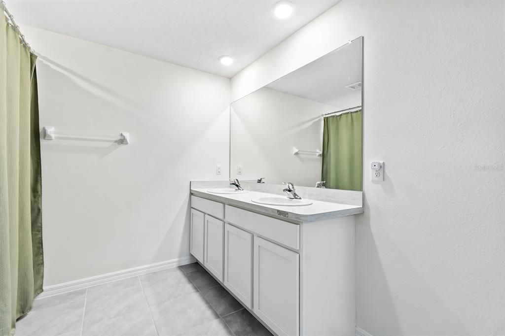 Active With Contract: $309,900 (3 beds, 2 baths, 1615 Square Feet)