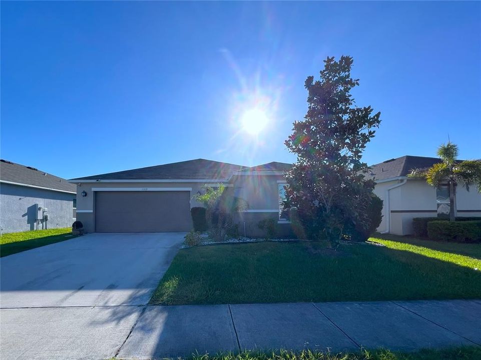 Recently Rented: $2,100 (3 beds, 2 baths, 1570 Square Feet)