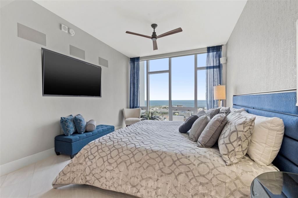 Recently Sold: $1,290,000 (2 beds, 2 baths, 1447 Square Feet)