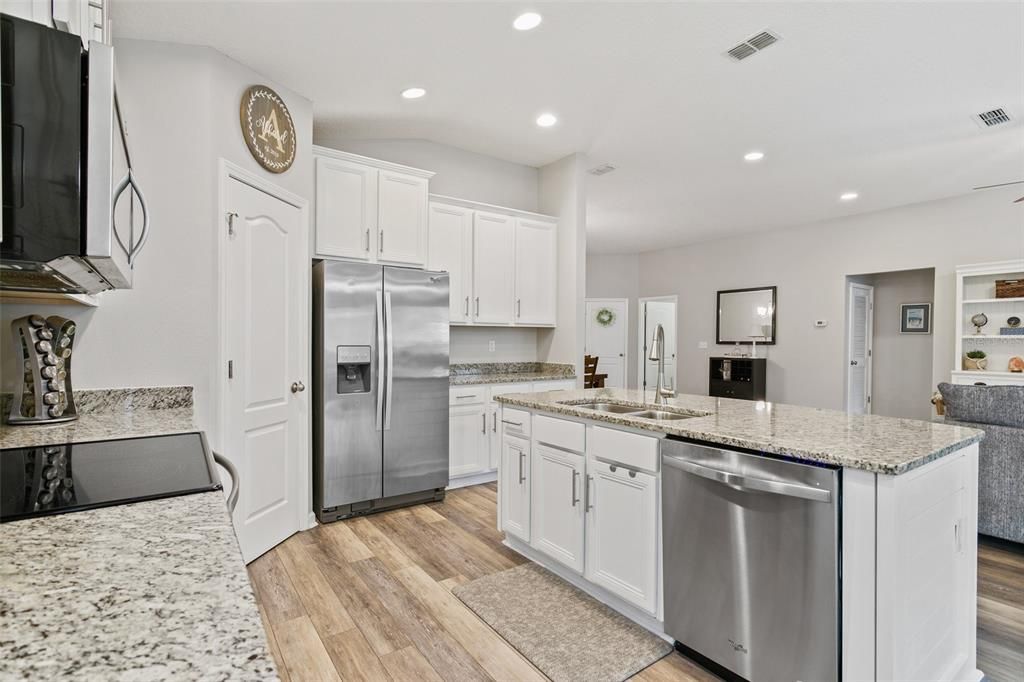 Active With Contract: $424,000 (4 beds, 2 baths, 1859 Square Feet)