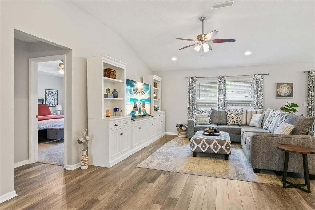 Active With Contract: $424,000 (4 beds, 2 baths, 1859 Square Feet)