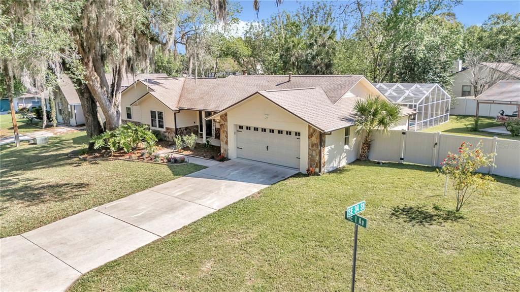 Recently Sold: $419,000 (3 beds, 2 baths, 1996 Square Feet)