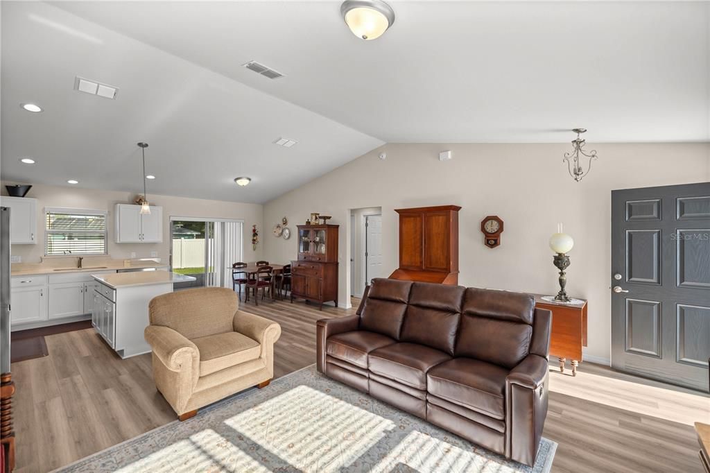 For Sale: $314,999 (4 beds, 2 baths, 1691 Square Feet)