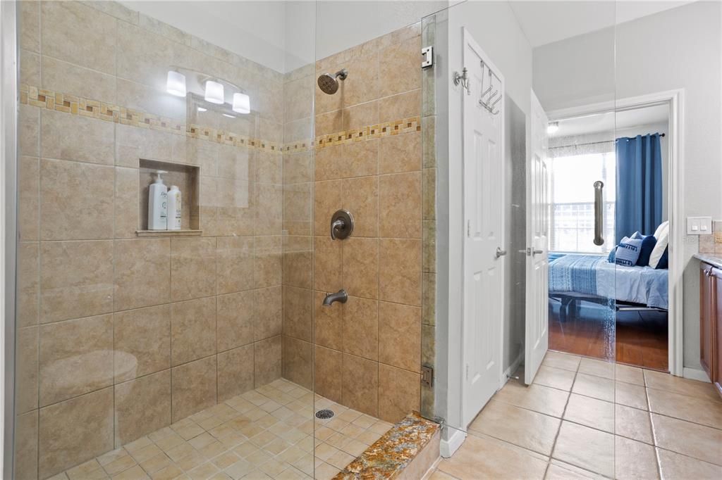 Active With Contract: $369,000 (3 beds, 2 baths, 1376 Square Feet)