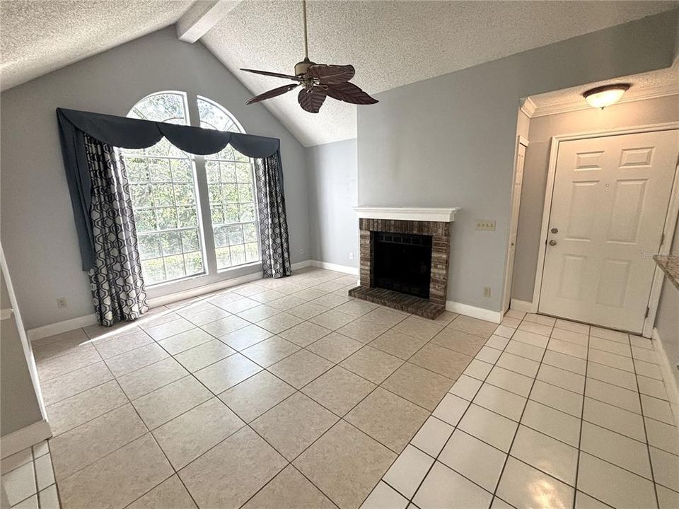 Active With Contract: $1,825 (3 beds, 2 baths, 1120 Square Feet)
