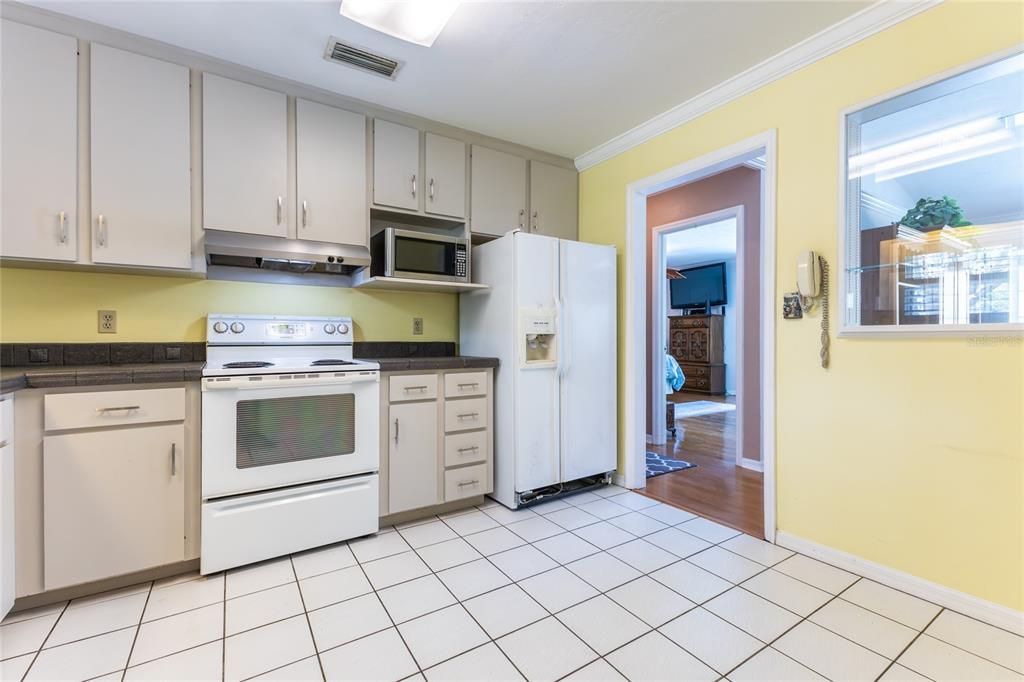 Active With Contract: $319,900 (3 beds, 2 baths, 1616 Square Feet)