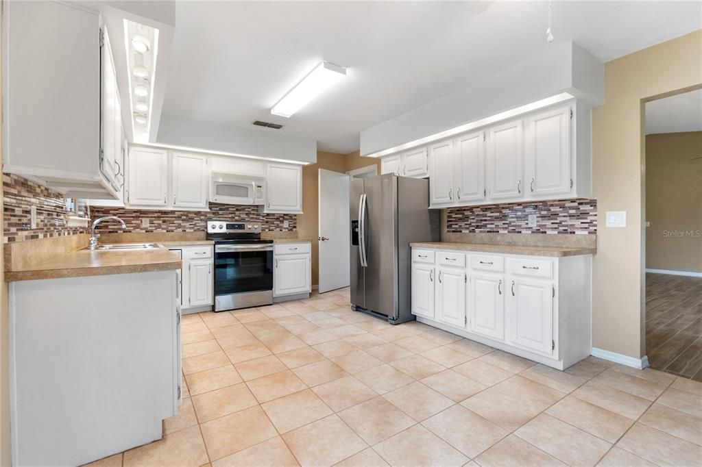 For Sale: $399,000 (3 beds, 2 baths, 1553 Square Feet)