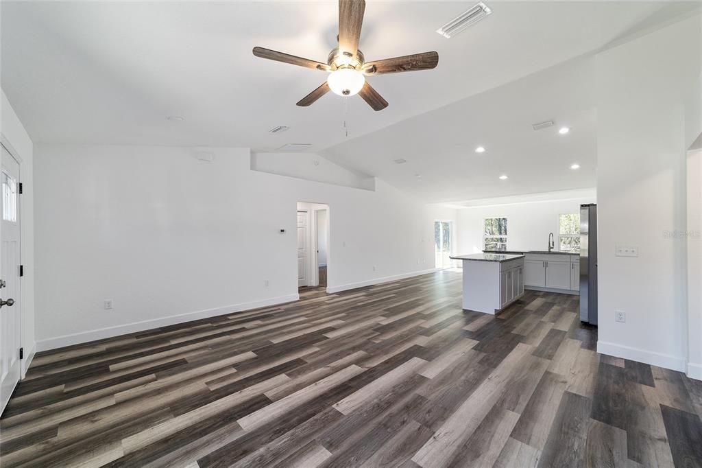 Active With Contract: $289,900 (3 beds, 2 baths, 1559 Square Feet)
