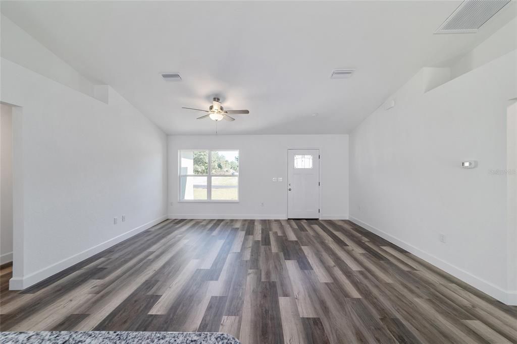 Active With Contract: $289,900 (3 beds, 2 baths, 1559 Square Feet)