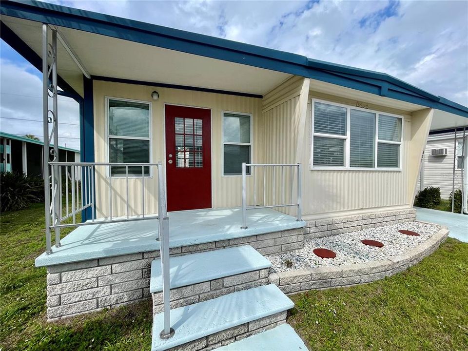 Recently Sold: $124,900 (2 beds, 1 baths, 824 Square Feet)