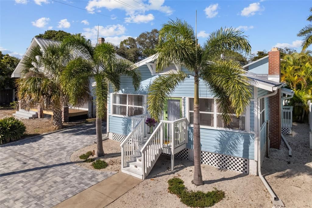 Recently Sold: $624,000 (3 beds, 3 baths, 1784 Square Feet)