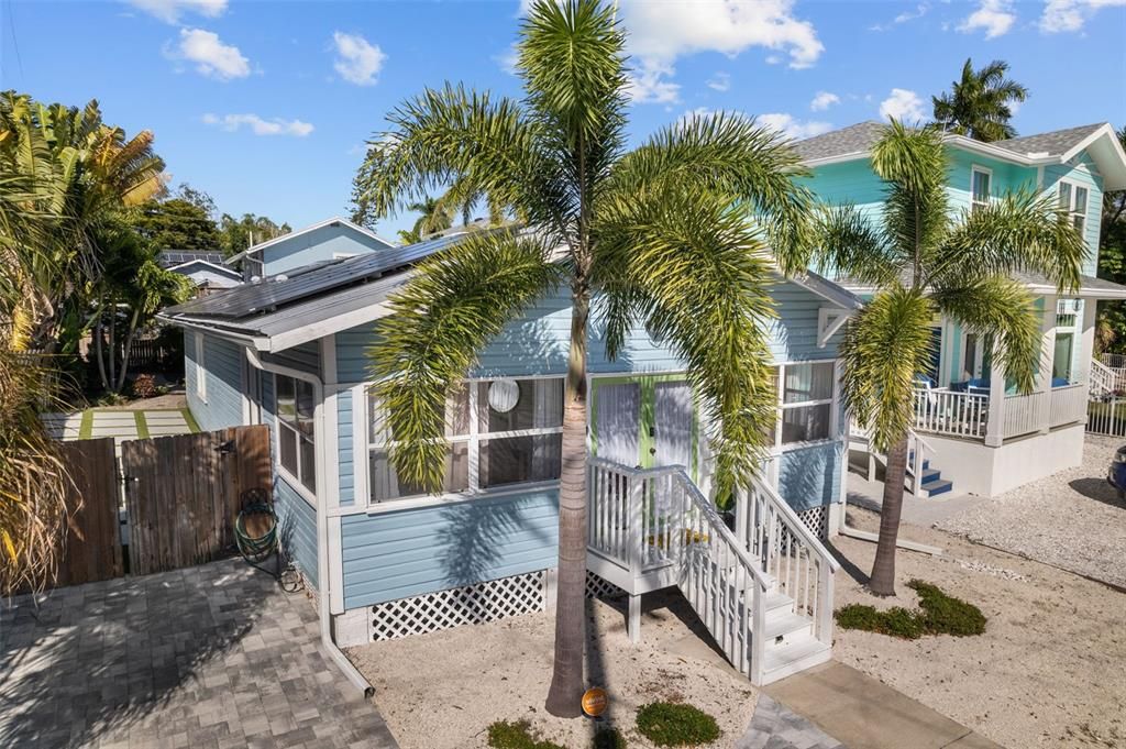 Recently Sold: $624,000 (3 beds, 3 baths, 1784 Square Feet)