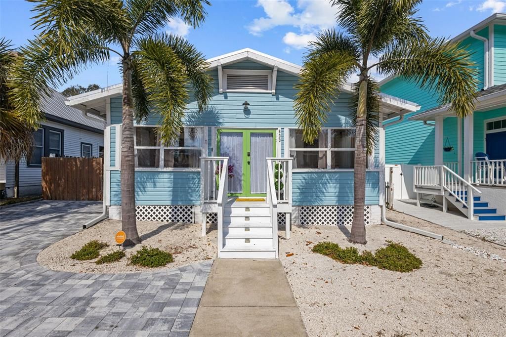 Recently Sold: $624,000 (3 beds, 3 baths, 1784 Square Feet)