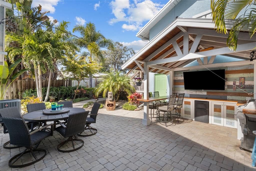 Recently Sold: $624,000 (3 beds, 3 baths, 1784 Square Feet)