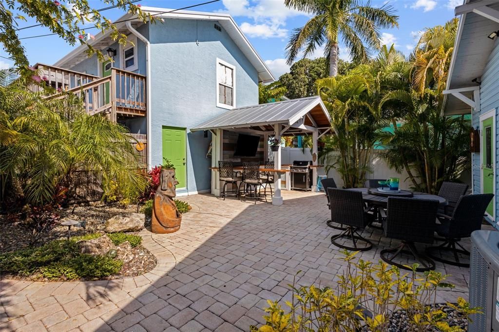 Recently Sold: $624,000 (3 beds, 3 baths, 1784 Square Feet)