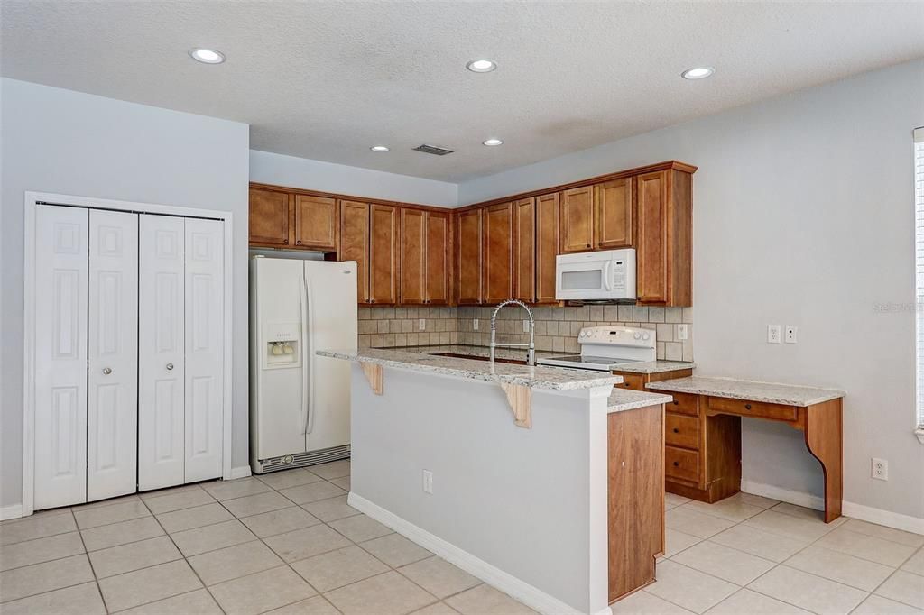 For Rent: $3,200 (5 beds, 4 baths, 2332 Square Feet)