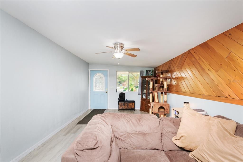 For Sale: $470,000 (2 beds, 2 baths, 2692 Square Feet)