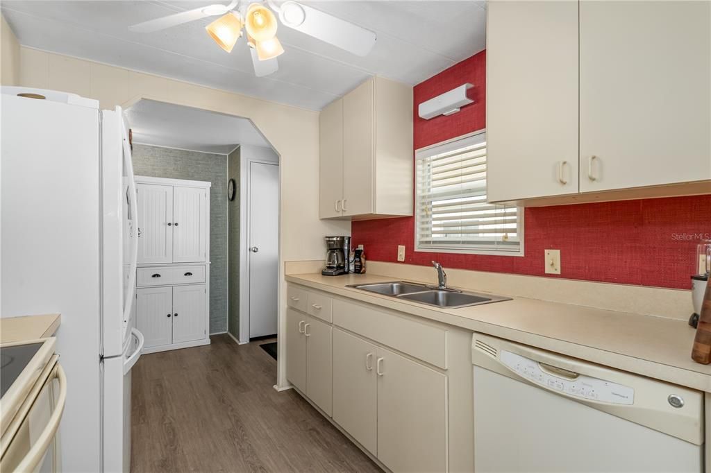 For Sale: $179,000 (2 beds, 2 baths, 1032 Square Feet)