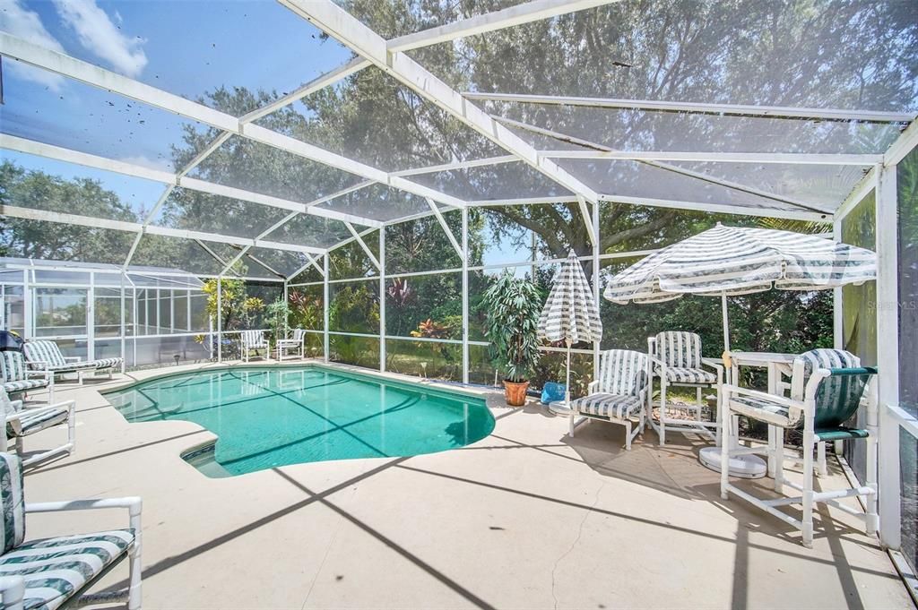 合同活跃: $445,000 (4 贝兹, 3 浴室, 2376 平方英尺)