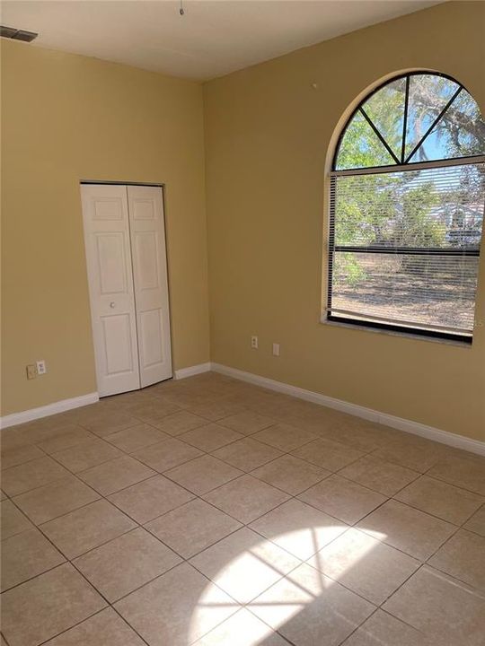 For Rent: $2,099 (4 beds, 2 baths, 1932 Square Feet)