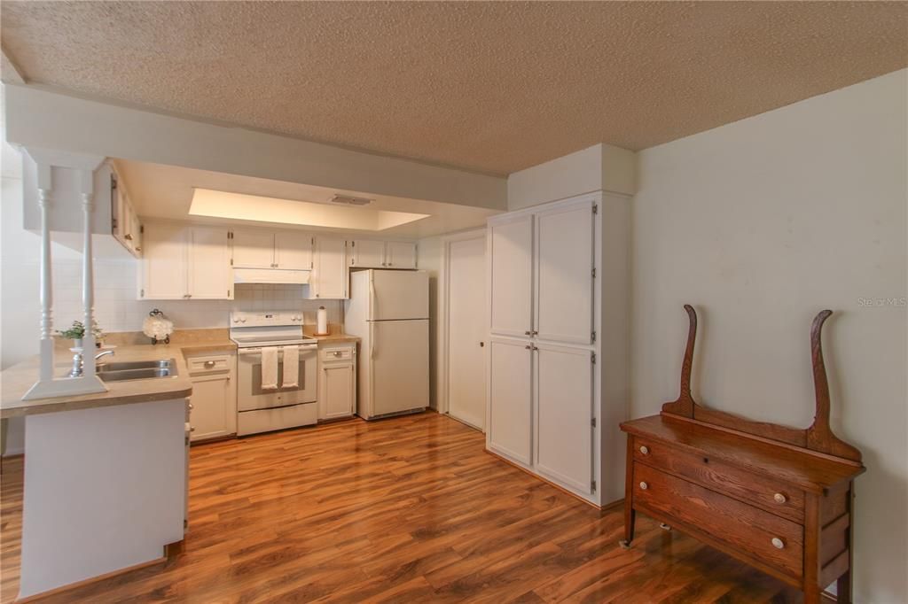 For Sale: $230,000 (2 beds, 2 baths, 1746 Square Feet)