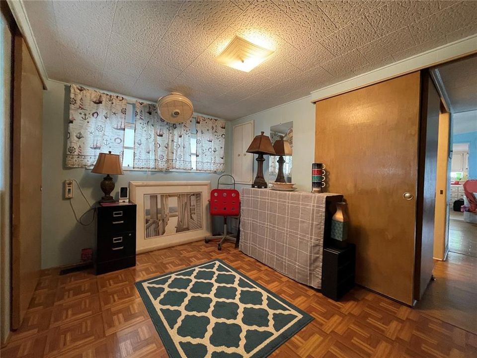 For Sale: $98,000 (2 beds, 1 baths, 864 Square Feet)