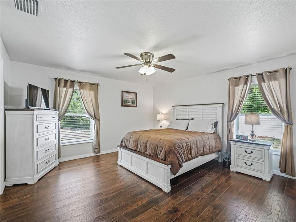 For Sale: $290,000 (3 beds, 2 baths, 1464 Square Feet)