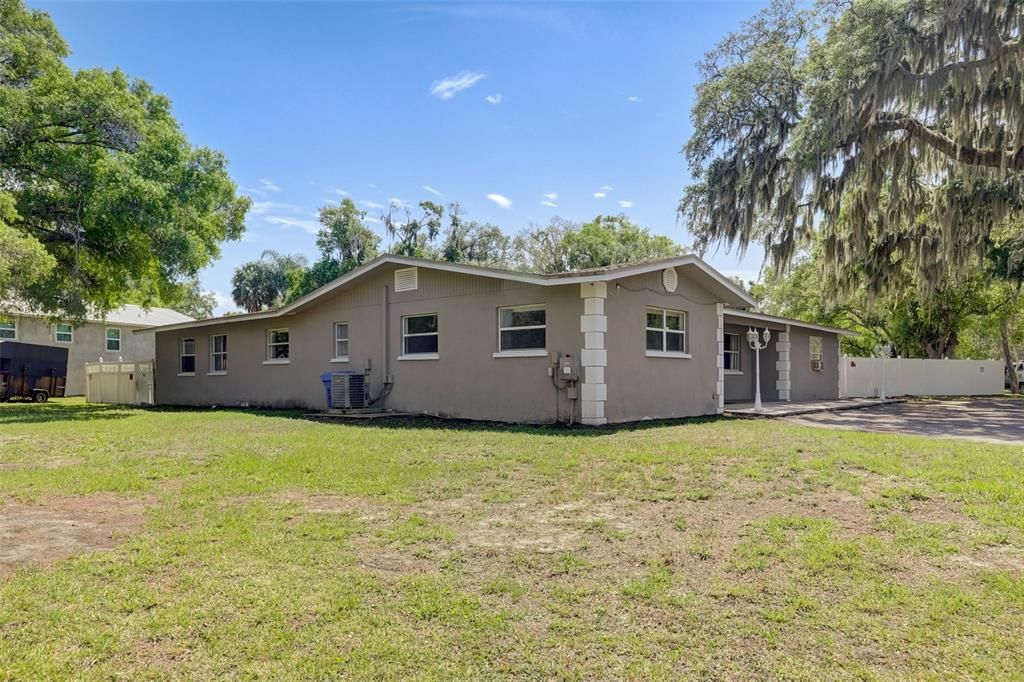 Active With Contract: $409,999 (5 beds, 2 baths, 2578 Square Feet)
