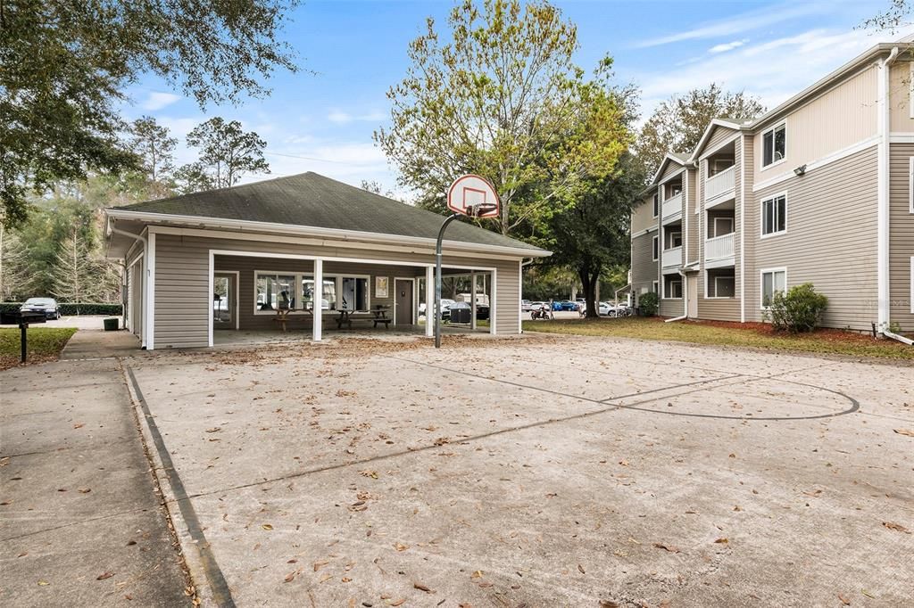 Active With Contract: $215,000 (4 beds, 4 baths, 1177 Square Feet)