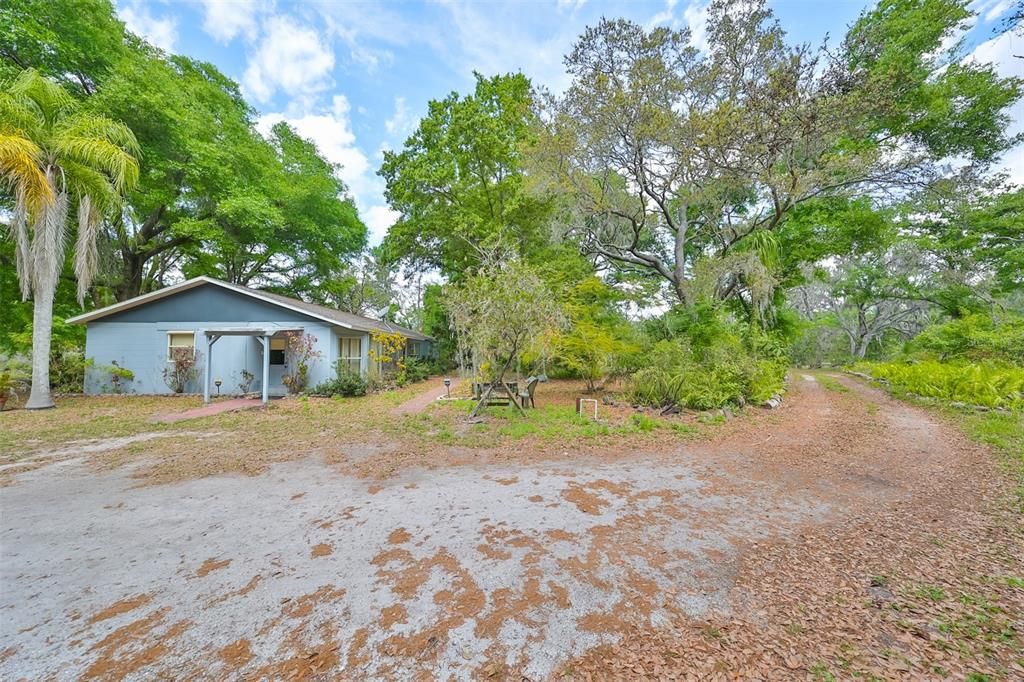 Active With Contract: $517,400 (3 beds, 2 baths, 1528 Square Feet)