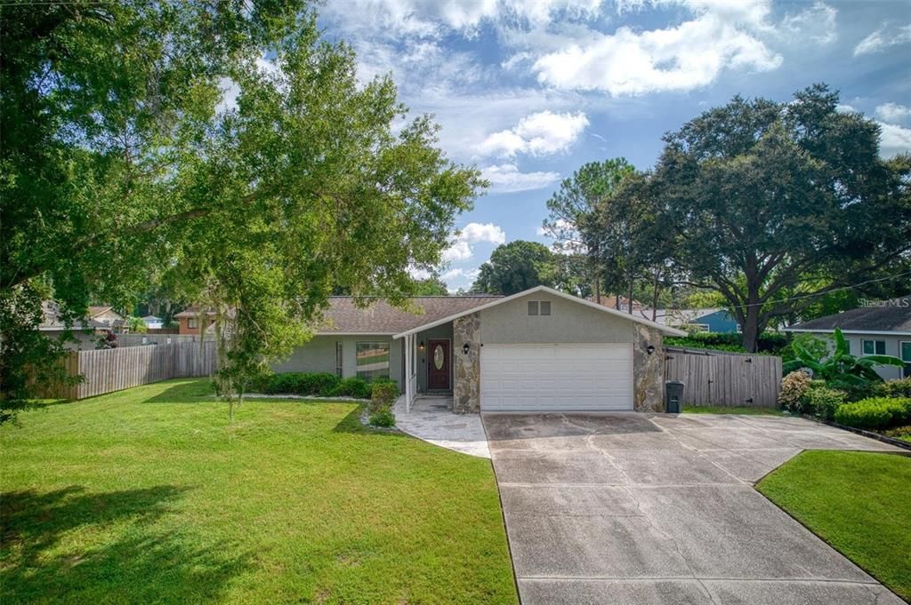 Recently Sold: $429,900 (3 beds, 2 baths, 1632 Square Feet)