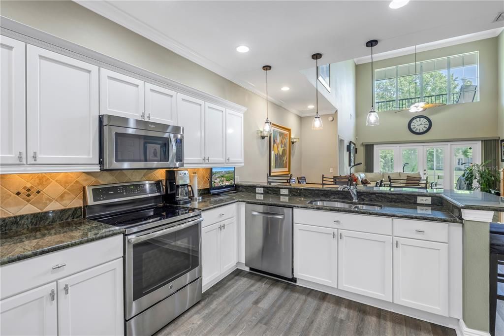 Active With Contract: $569,900 (3 beds, 2 baths, 2281 Square Feet)