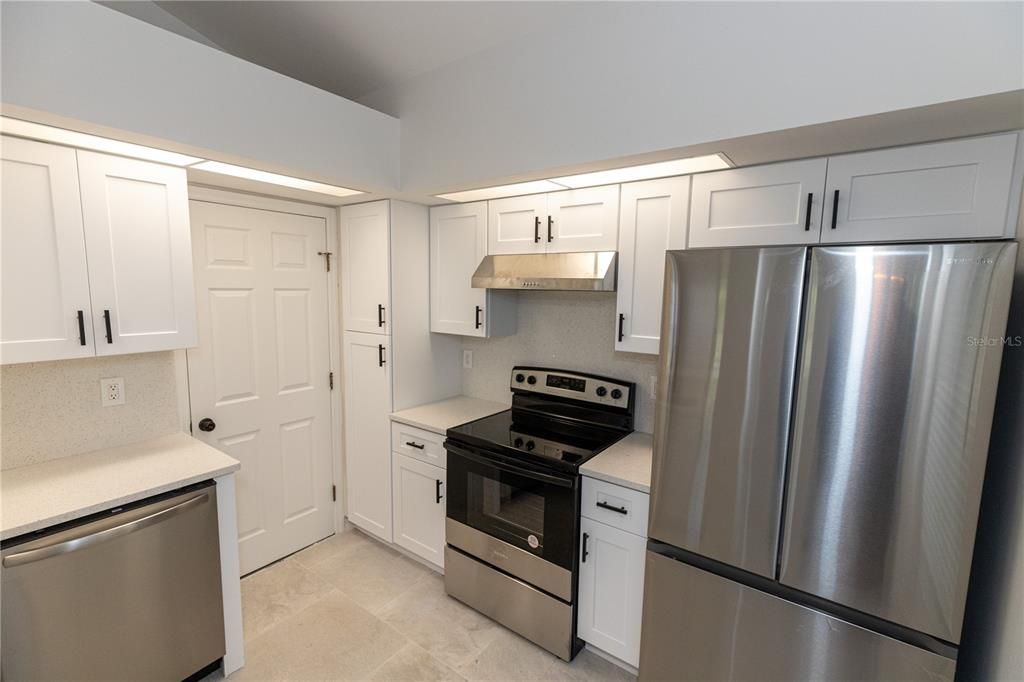 For Rent: $2,600 (2 beds, 2 baths, 1057 Square Feet)