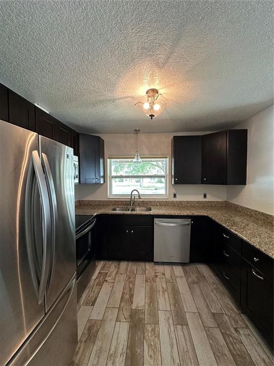 Recently Rented: $2,300 (3 beds, 2 baths, 1179 Square Feet)